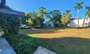 RESIDENCIA EN PRIVADA COLONIAL, EN CHUBURNA