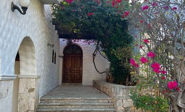 RESIDENCIA EN PRIVADA COLONIAL, EN CHUBURNA