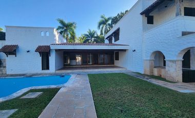 RESIDENCIA EN PRIVADA COLONIAL, EN CHUBURNA