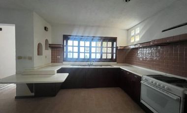 RESIDENCIA EN PRIVADA COLONIAL, EN CHUBURNA