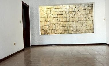 RESIDENCIA EN PRIVADA COLONIAL, EN CHUBURNA