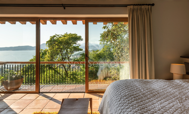 Casa en Venta con espectacular vista al lago