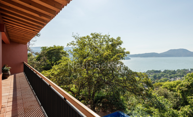 Casa en Venta con espectacular vista al lago