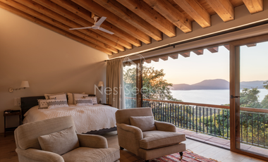 Casa en Venta con espectacular vista al lago