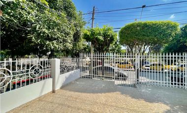 Venta de Casa Comercial en avenida principal en Santa Marta