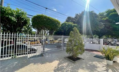 Venta de Casa Comercial en avenida principal en Santa Marta
