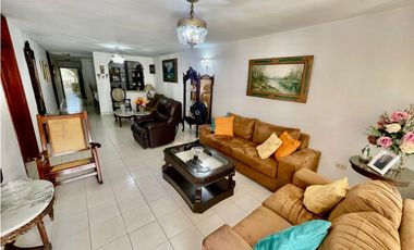 Venta de Casa Comercial en avenida principal en Santa Marta