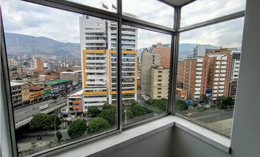 AMPLIO APARTAMENTO CON EXCELENTE UBICACION EN MEDELLIN LA CANDELARIA