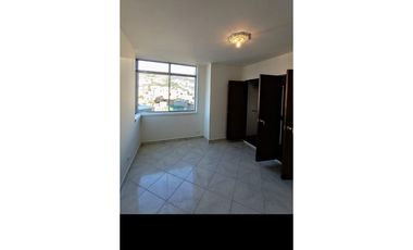 AMPLIO APARTAMENTO CON EXCELENTE UBICACION EN MEDELLIN LA CANDELARIA
