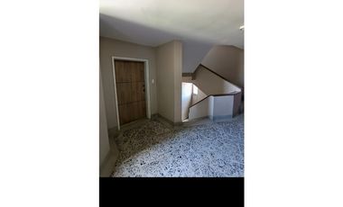 AMPLIO APARTAMENTO CON EXCELENTE UBICACION EN MEDELLIN LA CANDELARIA