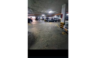 AMPLIO APARTAMENTO CON EXCELENTE UBICACION EN MEDELLIN LA CANDELARIA