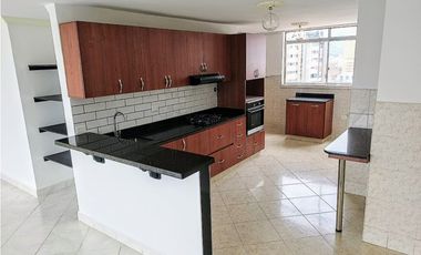 AMPLIO APARTAMENTO CON EXCELENTE UBICACION EN MEDELLIN LA CANDELARIA