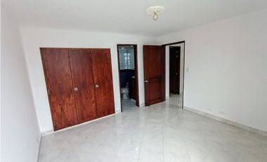 AMPLIO APARTAMENTO CON EXCELENTE UBICACION EN MEDELLIN LA CANDELARIA