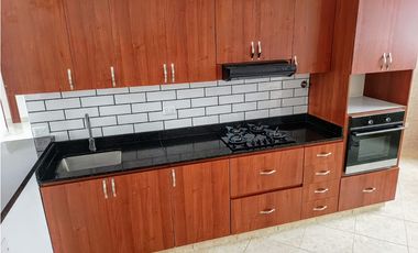 AMPLIO APARTAMENTO CON EXCELENTE UBICACION EN MEDELLIN LA CANDELARIA
