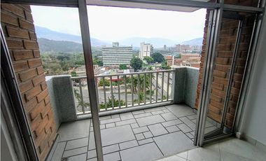 AMPLIO APARTAMENTO CON EXCELENTE UBICACION EN MEDELLIN LA CANDELARIA
