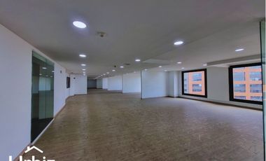 Oficina de 927m en Arriendo en Cll 72 en centro financiero de Bogota