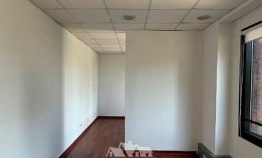 Oficina en Arriendo en Frente Parque Arauco. Kennedy Lateral/ Luis Carrera