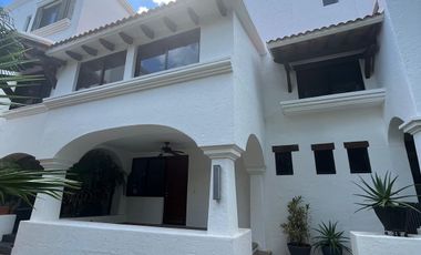 Casa con muelle en la laguna