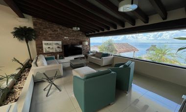 Casa con muelle en la laguna