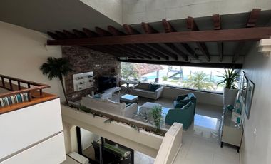Casa con muelle en la laguna