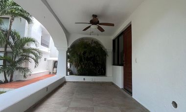 Casa con muelle en la laguna