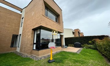 SE VENDE CASA EN CAJICA