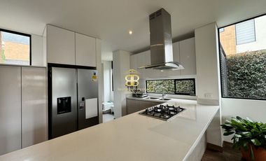 SE VENDE CASA EN CAJICA