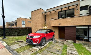 SE VENDE CASA EN CAJICA