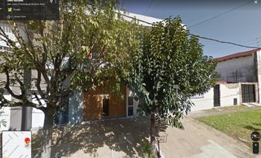 LOCAL DE 4X9 APROX, PISO MOSAICO CON PERSIANA DE ENROLLAR BAÑO Y ANTECOCINA