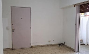 DOS AMBIENTES  GRANDE EN PLANTA BAJA