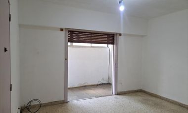 DOS AMBIENTES  GRANDE EN PLANTA BAJA