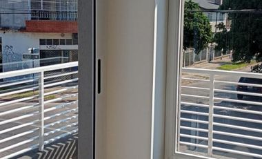 2 AMB AL FRENTE CON BALCON Y TERRAZA PROPIA