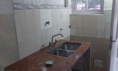 Alquiler disponible de ph al frente.