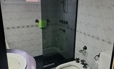 Casa 5 amb.lote propio. 2 Plantas.