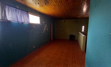 Chalet 3 ambientes en dos plantas, con garage y fondo libre. Villa Luzuriaga