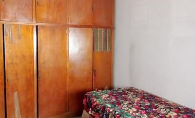 TIPO CASA EN ZONA COMERCIAL DE AVENIDA AVELLANEDA