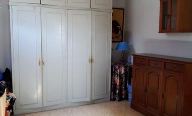 TIPO CASA EN ZONA COMERCIAL DE AVENIDA AVELLANEDA