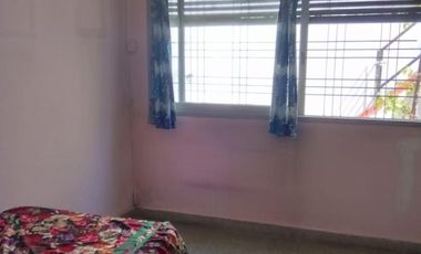 TIPO CASA EN ZONA COMERCIAL DE AVENIDA AVELLANEDA