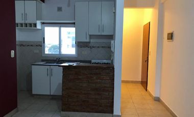 EXCELENTE DEPARTAMENTO DE 2 AMBIENTES TERCER PISO CONTRAFRENTE CON BALCON. VILLA LUZURIAGA