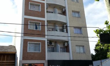 EXCELENTE DEPARTAMENTO DE 2 AMBIENTES TERCER PISO CONTRAFRENTE CON BALCON. VILLA LUZURIAGA