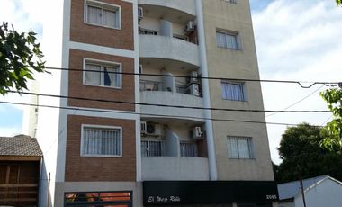 EXCELENTE DEPARTAMENTO DE 2 AMBIENTES TERCER PISO CONTRAFRENTE CON BALCON. VILLA LUZURIAGA