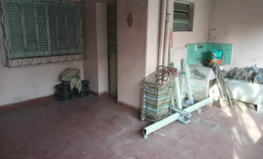 VENTA CASA 3 AMBIENTES A RECICLAR CON LOCAL, CASA AVITABLE 3 AMBIENTES Y GALPON