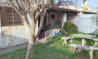 VENTA CASA 3 AMBIENTES A RECICLAR CON LOCAL, CASA AVITABLE 3 AMBIENTES Y GALPON