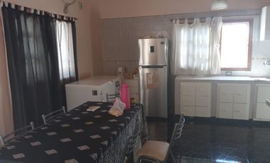 ALQUILER DE CASA 3 AMBIENTES CON PILETA - PRÓXIMA A AUTOPISTA EZEIZA CAÑUELAS