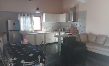 ALQUILER DE CASA 3 AMBIENTES CON PILETA - PRÓXIMA A AUTOPISTA EZEIZA CAÑUELAS
