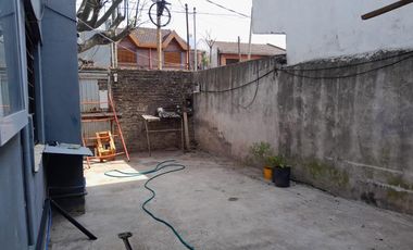 SE ALQUILA CASA 4 AMBIENTES
