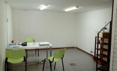 Interesante inmueble ideal inversion. CASA PA + 2 LOCALES EN PB + DEPTO INTERNO