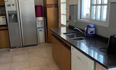 Interesante inmueble ideal inversion. CASA PA + 2 LOCALES EN PB + DEPTO INTERNO