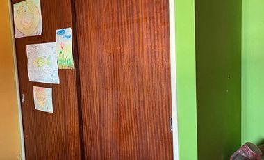 Interesante inmueble ideal inversion. CASA PA + 2 LOCALES EN PB + DEPTO INTERNO