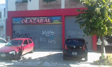 Interesante inmueble ideal inversion. CASA PA + 2 LOCALES EN PB + DEPTO INTERNO